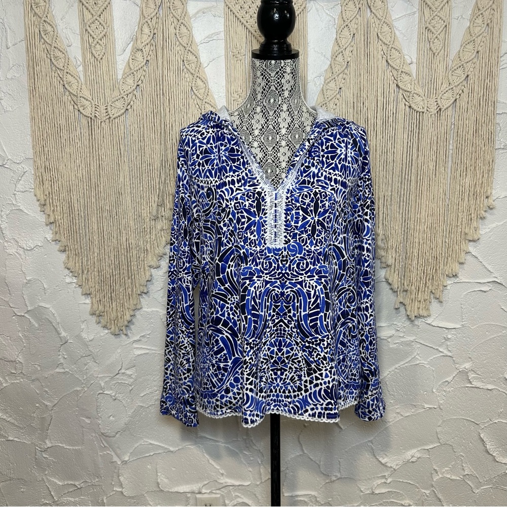 Lily Pulitzer Harmon Hoodie UPF 50+ Tile Blue Resort Wear Women’s size Medium